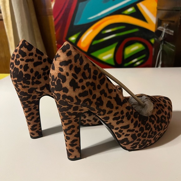 Torrid 4H Leopard Print Platform Pump Women’s 9 Wide - Picture 3 of 7